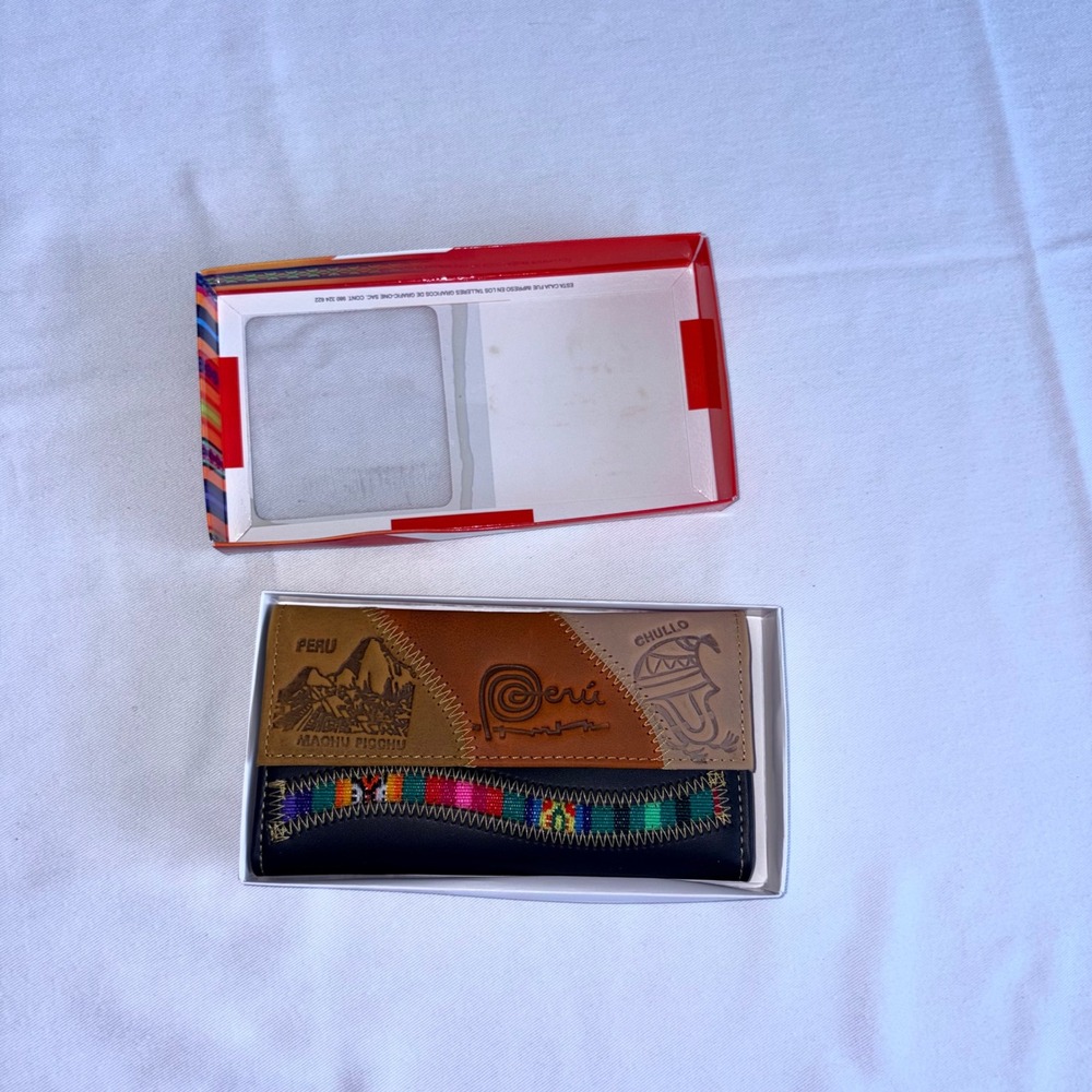 Artesania Peru Leather Wallet OS Multicolor Like New Machu Picchu Patchwork Boho